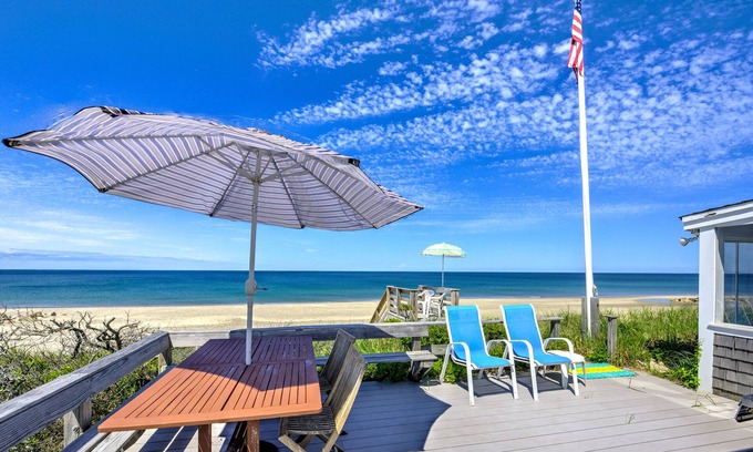 East Sandwich Cabaña | Adorable Oceanfront Cottage on Spring Hill Beach