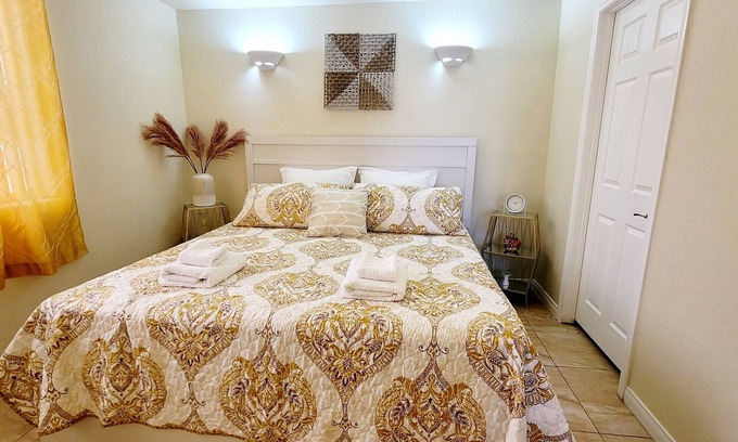 Centennial Hills Casa | Adorable Private house 1 bedroom - FREE parking on premises