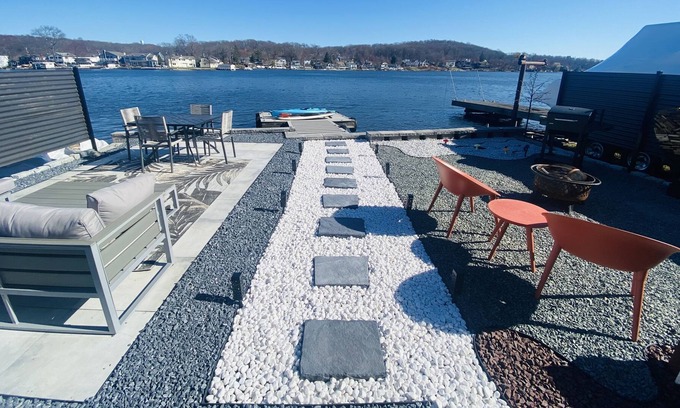 Glasser Casa | Adorable quiet & cozy lakefront studio on dead end