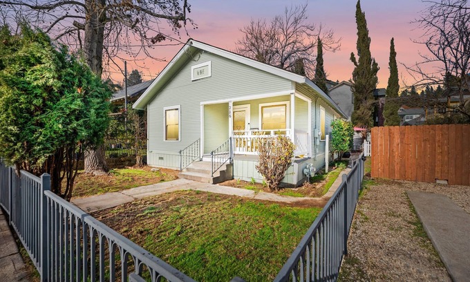 Grass Valley Casa | Adorable single level downtown Bungalow