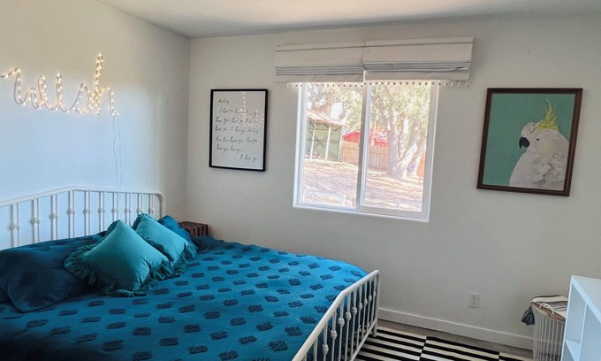 Meiners Oaks Casa | Adorable space with entertainment barn