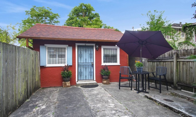 Uptown Historic District Casa | Uptown Romantic Creole Cottage