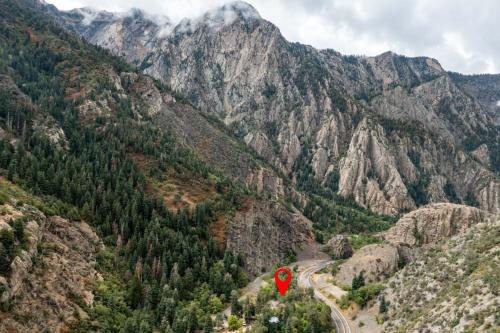 Snowbird Casa | Adorable Studio Cabin on Big Cottonwood River