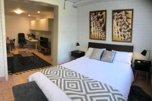 Flynn Casa | Adorable Studio Nestled in the Heart of Flynn - Hosted by Canstay