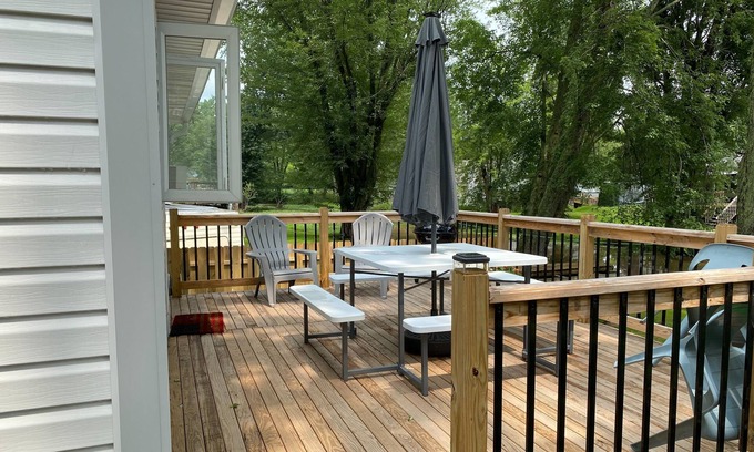 Hastings Cabaña | Adorable Thornapple Lake Cottage on Channel