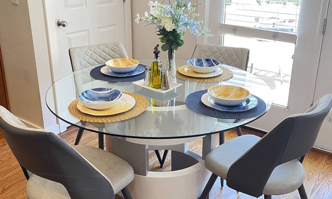 Henderson Casa | Adorable Townhome w/ 2 Patios & Garage Access