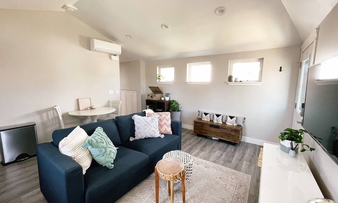Sunnyside Casa | Adorable Two-Bedroom Carriage House with Patio