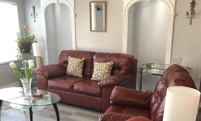 Murraysville Cabaña | Adorable Two Bedroom Cottage Guesthouse (2 Story)