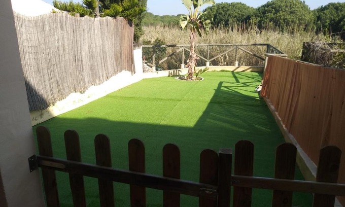 Islantilla Apartamento | Adosado con jardín en urbanización con piscina