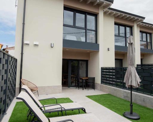 Poo Apartamento | ADOSADO-DUPLEX ADAPTADO zona de playa y montaña