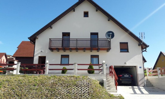 Canton 10 Chalet De Esquí | Adria