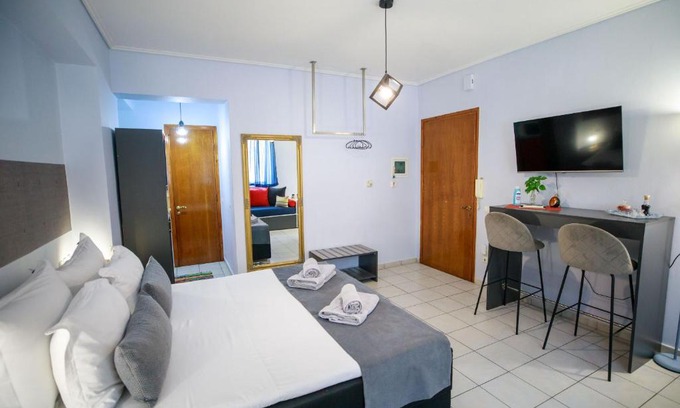 Zavlani Apartamento | Adriana's downtown studio-parking lot included