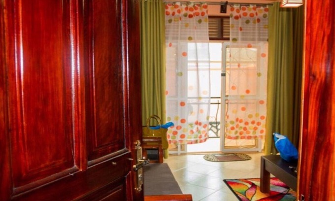 Namugongo Casa | Adrona apartment1 se encuentra en Naalya, justo enfrente de un centro comercial de calidad.