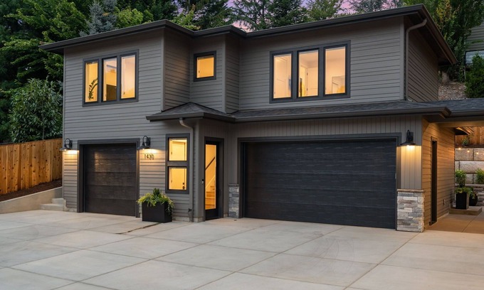 West Linn Apartamento | ADU w/ Hot tub, sauna, walk to shops & food!