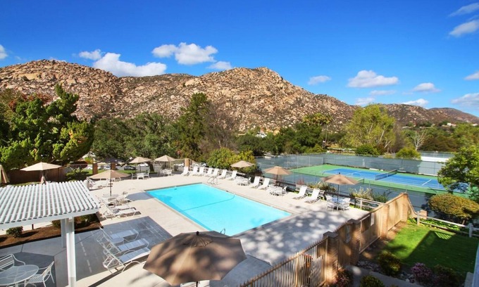 San Diego Country Estates Apartamento | Adventure Awaits! Pool, Mountain Biking, Fishing, Short Drive to Lenora Winery