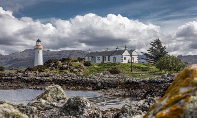 Breakish Casa | Eilean Sionnach Lighthouse Cottage