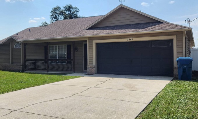 Spring Hill Casa | Adventure Coast: 4/2, Near Spring and Beach, Big Yard