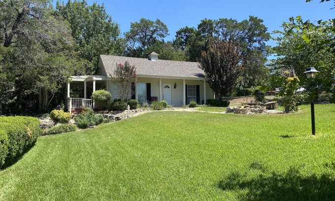 Lake Whitney Cabaña | Adventure Cottage at Lake Whitney