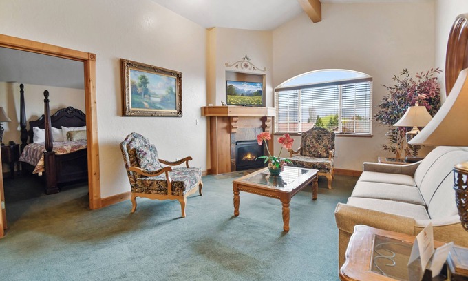 Midway Villa | Adventure Hub~Backcountry Ski|Snowmobile|Scuba Diving Villa 3069-2