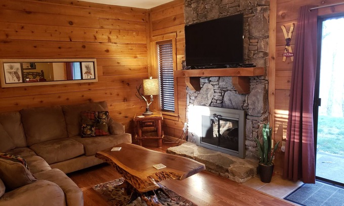 Seven Springs Condominio | Adventure In the Woods @ Seven Springs Resort!