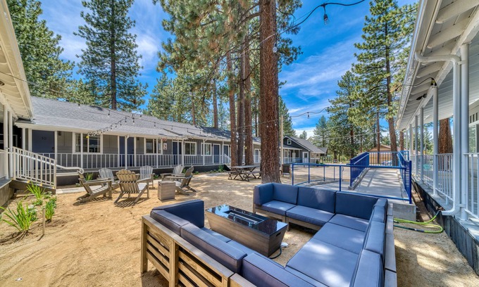 South Lake Tahoe Hotel | Adventure Lodge