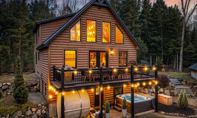 Sunday River Area Cabina | Adventure&Wellness ~Hot Tub ~Sauna ~Yoga+Weights ~Theater ~15min to Sunday River