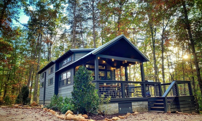 Tracy City Cabina | Adventurer at The Retreat at Water's Edge