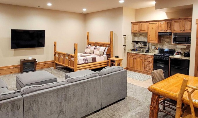 Island Park Casa | Adventurers Studio about 20 Mi to West Yellowstone!