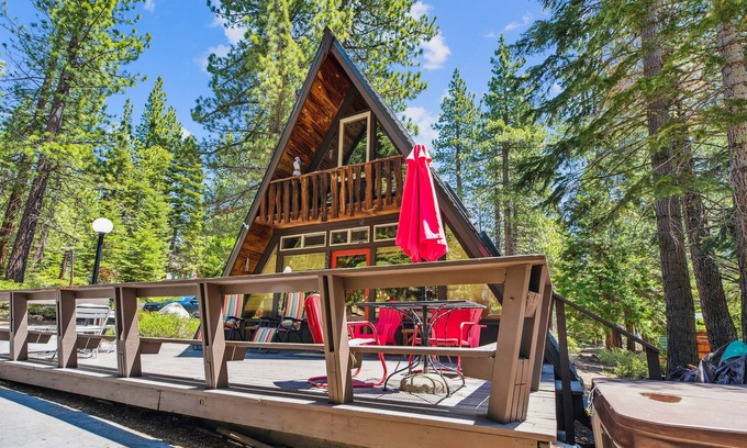 Tahoe City Cabina | Adventures of the A-frame- 3BR w/ Hot Tub, Backs to forest- Dogs OK!