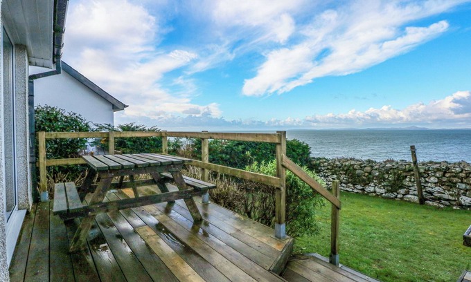Llandanwg Cabaña | AEL Y DON, pet friendly, country holiday cottage in Llandanwg