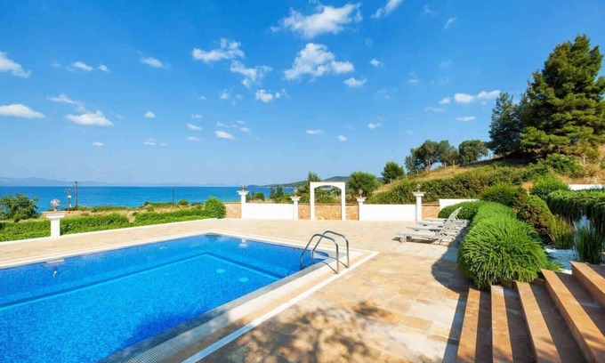 Kassandra Apartamento | Aeolos Grand Suite w/ Pool, Sea & Garden Views