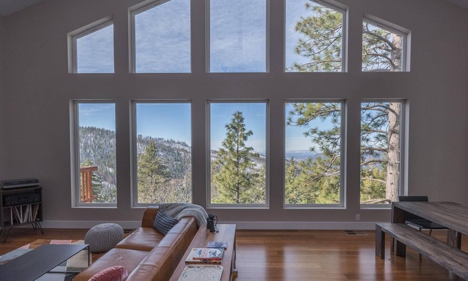 Yosemite West Casa | Aerial Ascent Yosemite es un espacioso, de tres dormitorios, dos baños, capacidad para 10 personas cómodamente, de nueva construcción ...