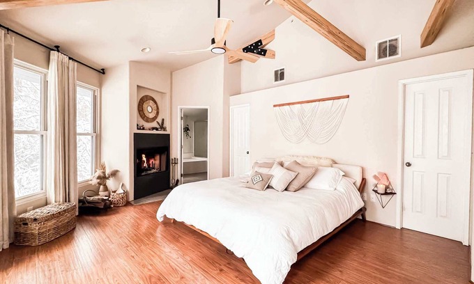 Idyllwild Cabina | Aerie: Floor-to-Ceiling Windows w/ Forest Views, Spa Tub, AC, Fireplace, Fire Pi