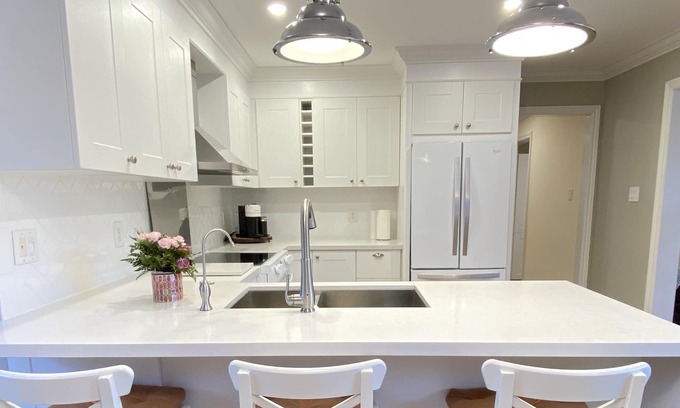 Barrie Casa | Affordable and Spacious 2 bedroom house in a quite neighborhood and all amenties