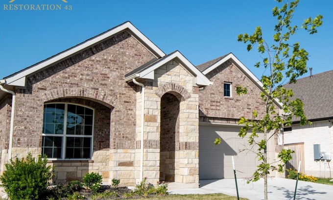 Manor Casa | Affordable Attractive Home Mins from Austin + Q2 Stadium