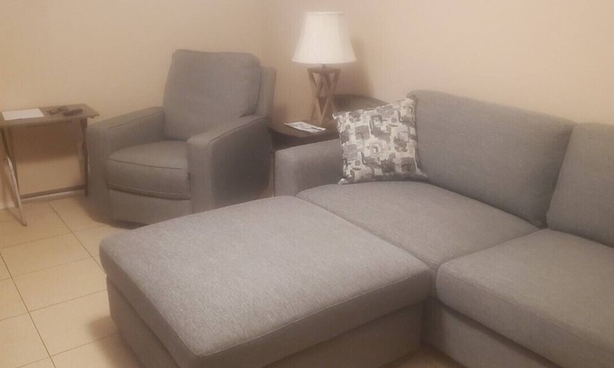 Trumbull Village Apartamento | Affordable Business/Family Apartment with Garage