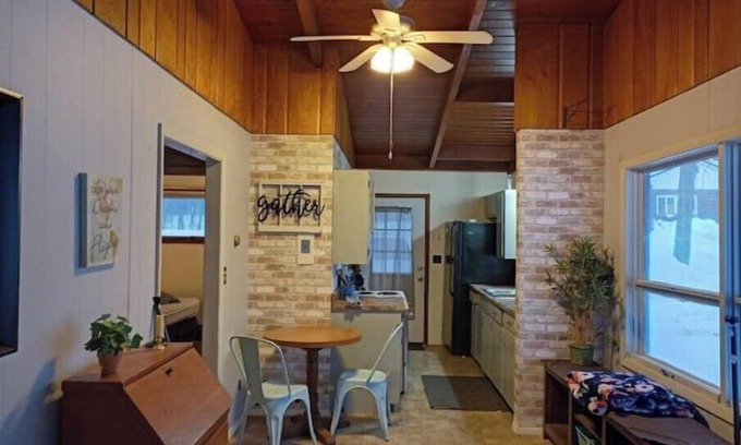 Grand Rapids Cabina | Affordable cabin on Pokegama with 50” smart TV