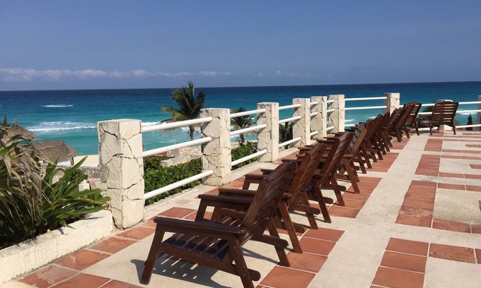 Zona Hotelera Apartamento | Asequible condominio frente al mar en Cancún en la "Zona Hotelera" (Zona Hotelera)