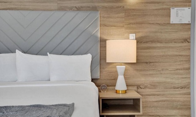 Galt Mile Hotel | Affordable Chic Stay Near Lauderdale-by-the-Sea | 2BR Adult-only Suite