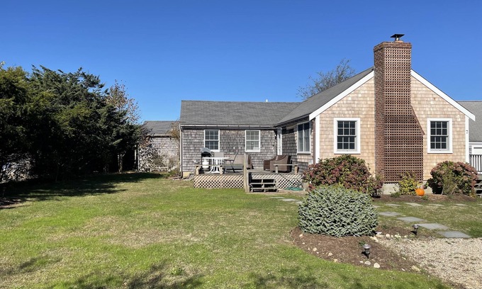Nantucket Casa | AFFORDABLE, COMFORTABLE & CLEAN Mid-Island South of Town House