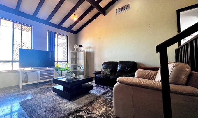 Winthrop Casa | Affordable Cosy Bedroom Near River/City/University/Fremantle in Shared house