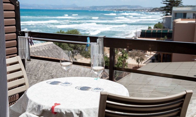 Agia Marina Hotel | Affordable double room w/sea view on Agia Marina beach