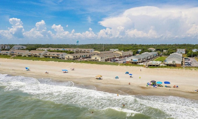 Pine Knoll Shores Casa | Affordable luxury on the beach!