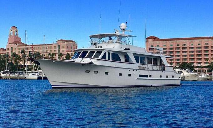 Sun Bay South Alquiler De Eote | Affordable Luxury 84 foot Custom Motor Yacht