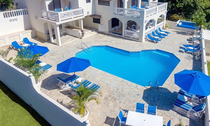 Cofresi Villa | Lujo asequible en 6 BR Villa de vacaciones caribeña con personal completo