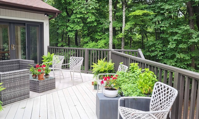 Roaring Gap Casa | Affordable Luxury for the Very Particular! Beautiful, Spacious, Upscale Retreat.