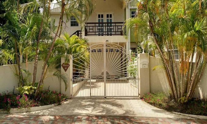 Halcyon Heights Apartamento | Apartamento de lujo asequible de dos dormitorios y dos baños con piscina privada
