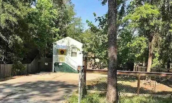 Bay St Louis Cabaña | Affordable Month to Month Stay, Beaches, Casino, Tiny house,