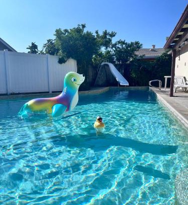 Clairemont Mesa East Casa | Affordable Private Room with Pool Access and Free Parking Near Zoo and Beaches