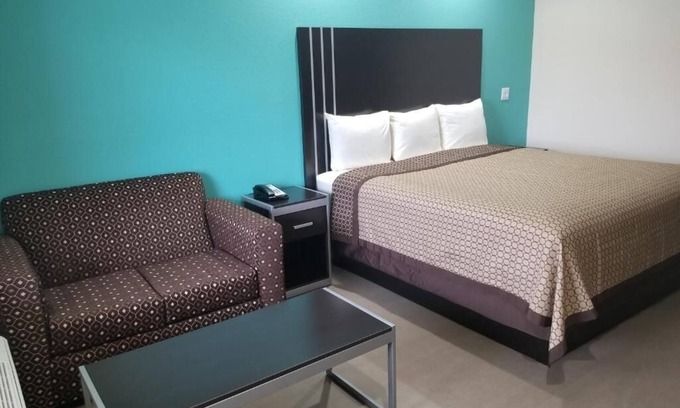 Bay City Hotel | Affordable Room w/ Complimentary Breakfast, Microwave, and Full-Size Fridge